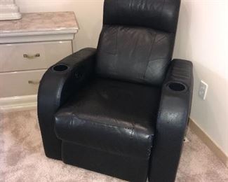 BLACK LEATHER THEATER CHAIRS