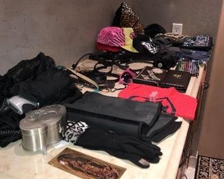 WOMENS HANDBAGS AND ACCESSORIES