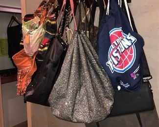 WOMENS HANDBAGS AND ACCESSORIES