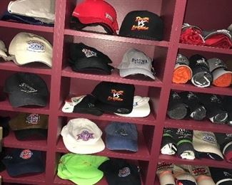 LARGE COLLECTION OF HATS / SUPER BOWL AND SPORT TEAMS