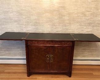 Henredon sideboard with "wings" matches the Henredon dining table.