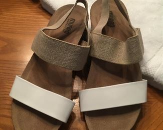 Munro sandals