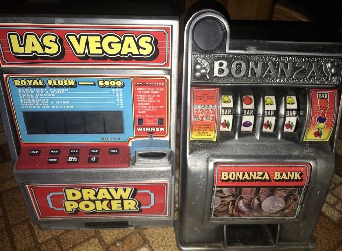 Miniature toy slot machines