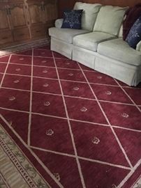 Beautiful Large Area Rug 
13’ x 9’4”