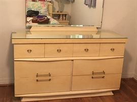 Mid Century Modern Dresser with Beveled Mirror by Mengel Furniture 
       6 Large Drawers

