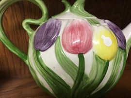 Collectible Tulip  Teapot and Matching Tulip Salt & Pepper Set