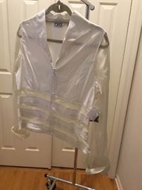 White zip up jacket size M