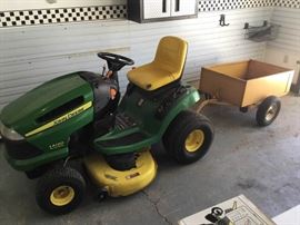 John Deere LA120 Riding Mower