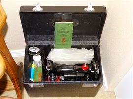 Singer Featherweight Sewing Machine