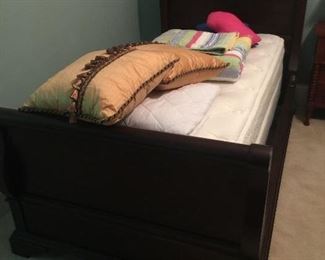 Twin sleigh bed