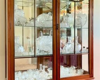 Inlaid Edwardian Vitrine, Made in Glasgow, Scotland, mirrored back and glass shelves to Show-Off Your Collection