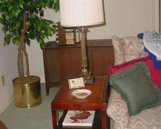 Pair matching end tables & lamps