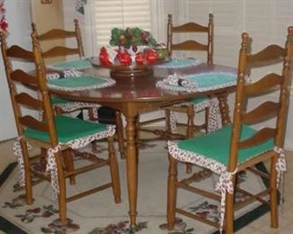 Kitchen table an chairs