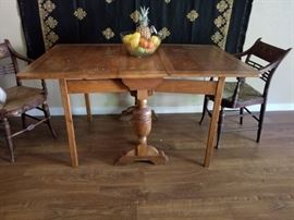 Drop side English pub table