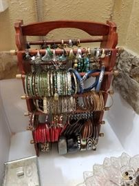 Assorted jewelry 