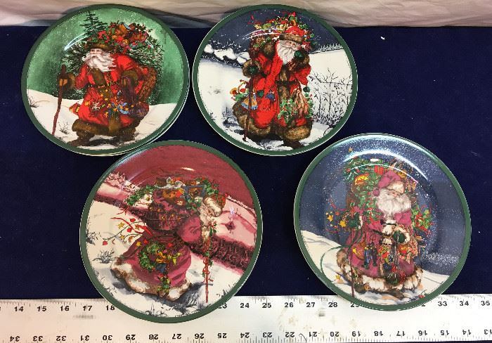Set of 8 St. Nick Plates - 2 of each design