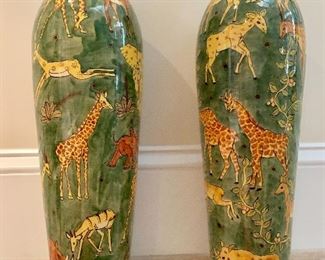 2 animal vases (front)