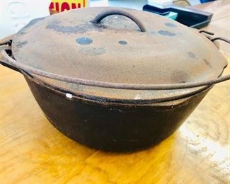 Scarce antique Cast Iron huge skillet #10 marked D on bottom with lid
