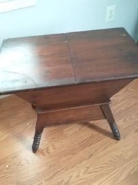 Vintage American Traditional Dough Box Table