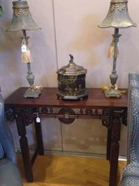 Sofa table & a pair of fine matching  lamps  