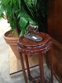 Plant stand; horse statue; artificial palm