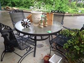 Patio table & 4 chairs