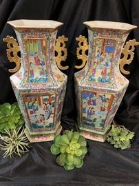 Exquisite Asian vases 