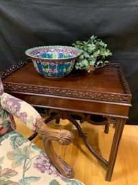 Striking side table and colorful bowl 