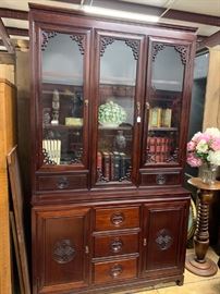 Lovely display cabinet for books and accessories