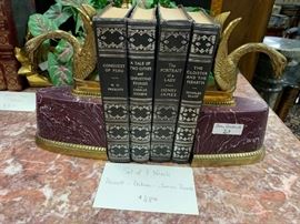 Elegant swan bookends