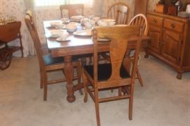 Antique dining room set w/ leaves