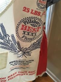 What a great apron for a Chief or someone that likes to cook.