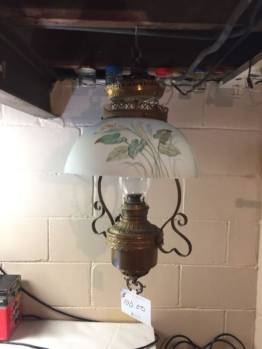 vintage kerosene hanging lamp, excellent condition