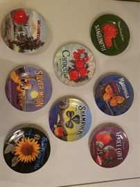 ONEIDA Vintage Label Collection Plates