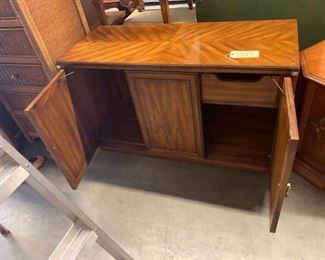 Thomasville Console. Solid pecan with pecan veneer top.   2 Doors and one drawer.     47"w x 19"d x 29"t       Very good condition    $125.
