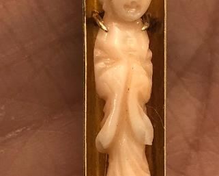 Finely carved coral in 14K pendant