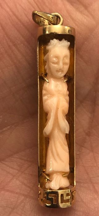 Finely carved coral in 14K pendant