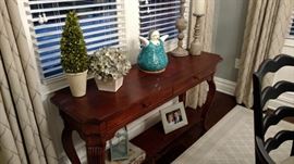 Many decorative accessories