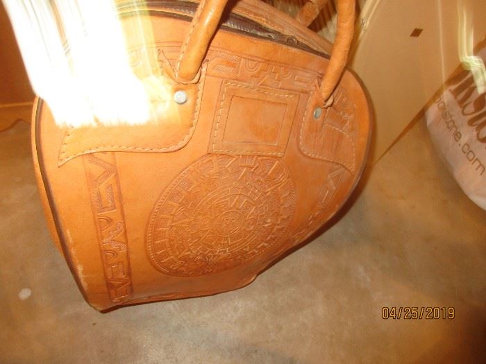 LEATHER BOWLING BAG