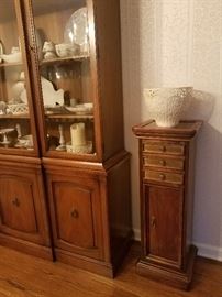 Drexal China Cabinet
Pedestal Plant Stand