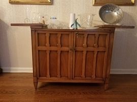 Drexal Liquor Cabinet w Key