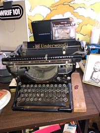Underwood manual typewriter.