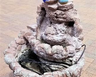 GREAT OUTDOOR FOUNTAIN. WOULD ALSO LOOK BEAUTIFUL IN A LARGE ENTRYWAY.