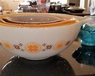 Vintage bowls dishes for sale and other vintage decor and furniture and lighting for sale.