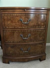 Drexel 3-Drawer Bedside Table with Pull Out https://ctbids.com/#!/description/share/143340
