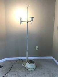 Vintage floor Lamp https://ctbids.com/#!/description/share/143354