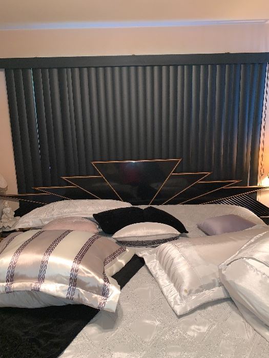 Fabulous Black Lacquer w/wood trim Made in Italy Bed