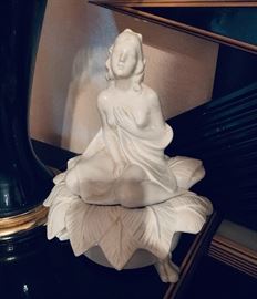 Another pretty lady (2 pcs)