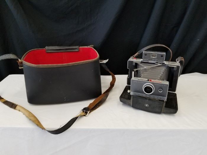 1960's Vintage POLAROID Automatic 100 Instant Film Land Camera w/ Case.