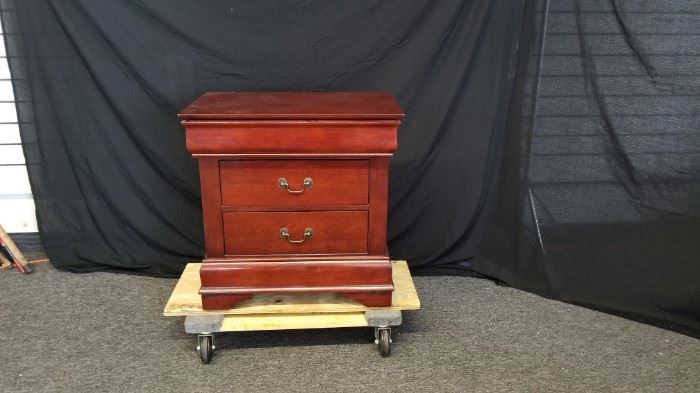 Beautiful cherry wood bedside dresser. Crown moldings. Hidden drawer. Matches lot 22 for complete set. Approximate dimensions are 28" W X 17" D X 28" H.